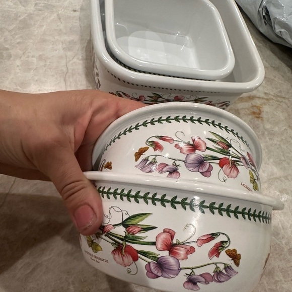Portmeirion Other - Portmerion Sweet Pea set of 4 bowls . Two circle and two square .